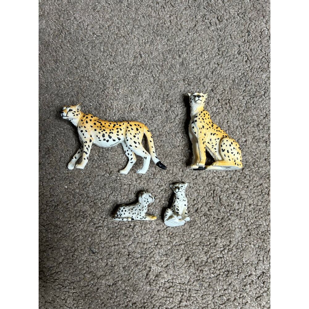 Terra by Battat – 4 Pcs Cheetah Toys Family Set - Plastic Cheetah Figurines